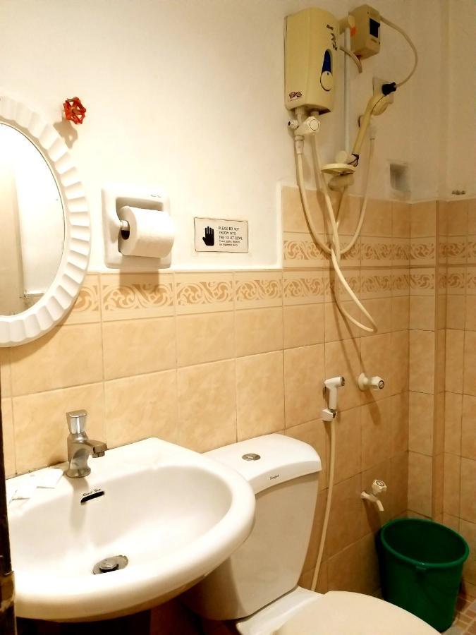 Sola Eleganza Apartelle Quezon City Ngoại thất bức ảnh